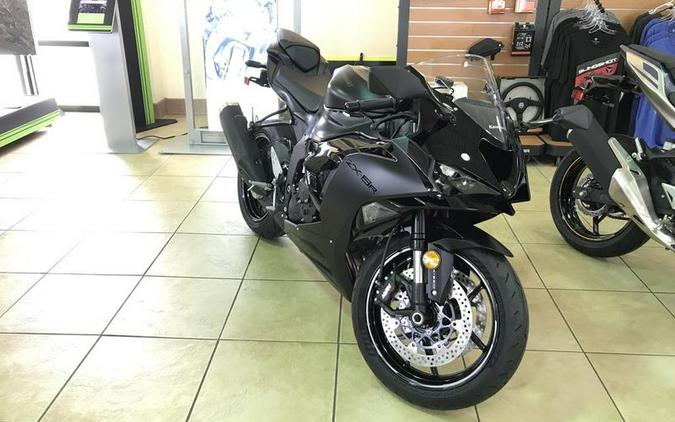 2024 Kawasaki Ninja® ZX™-6R ABS Metallic Flat Spark Black/Ebony