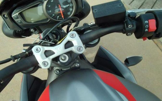 2022 Triumph STREET TRIPLE R&R LOW