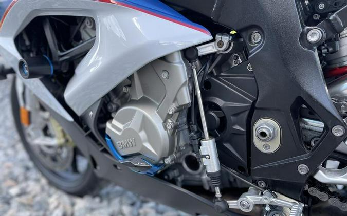 2016 BMW S 1000 RR Light White / Lupin Blue Metallic / Racing Red