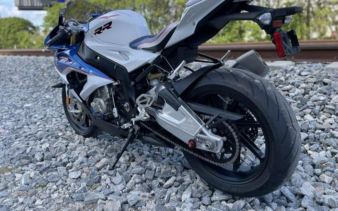 2016 BMW S 1000 RR Light White / Lupin Blue Metallic / Racing Red