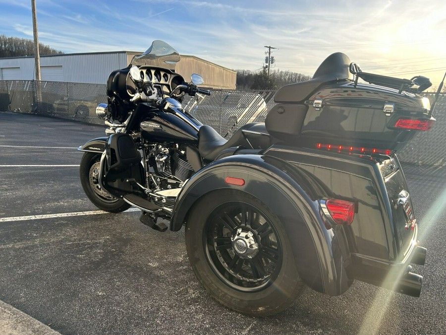 FLHTCUTG 2018 Tri Glide Ultra