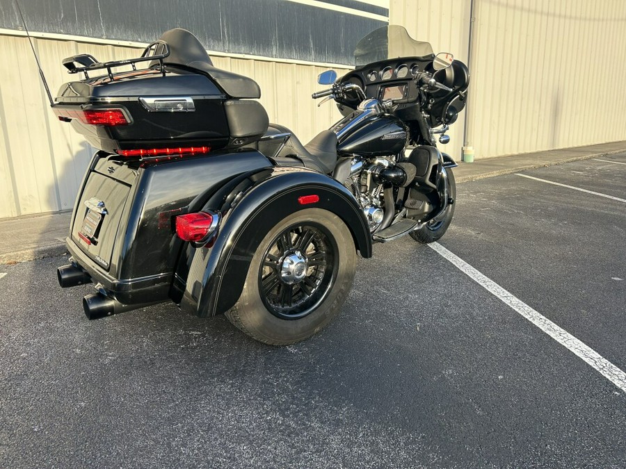 FLHTCUTG 2018 Tri Glide Ultra