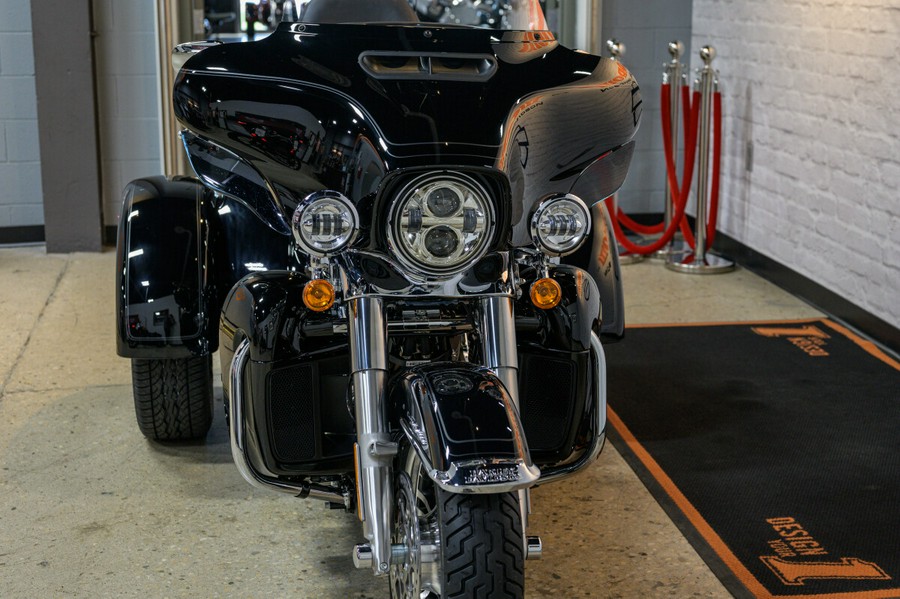 2024 Harley-Davidson Tri Glide Ultra Trike FLHTCUTG