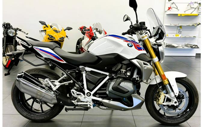 2020 BMW R 1250 R Review with Select Package (21 Fast Facts)