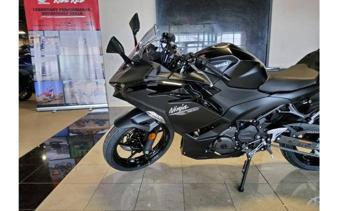 2026 Kawasaki NINJA 500 BASE