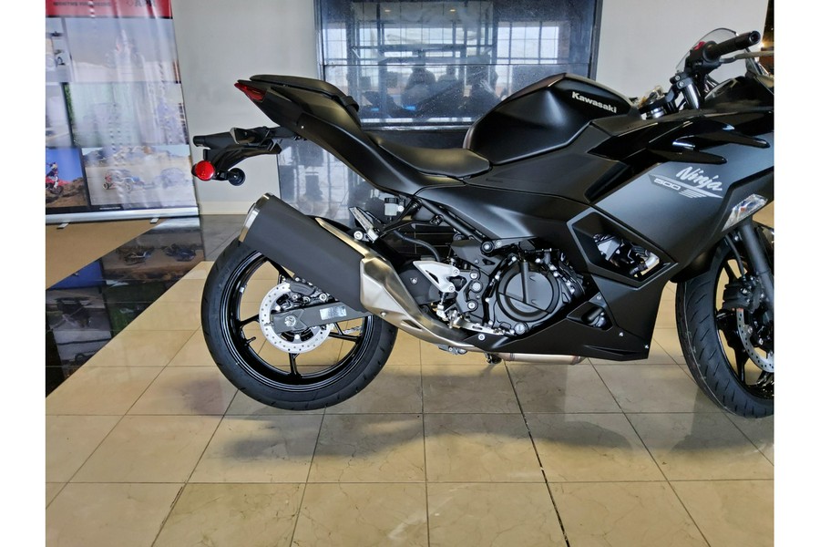 2026 Kawasaki NINJA 500 BASE