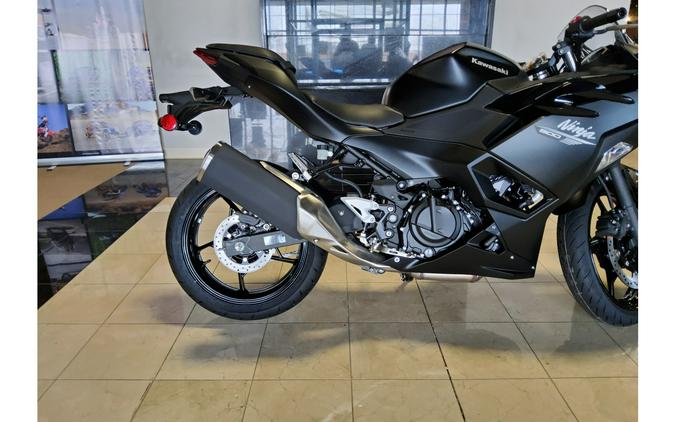 2026 Kawasaki NINJA 500 BASE