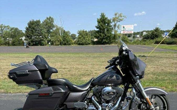 2014 Harley-Davidson FLHXS - Street Glide Special