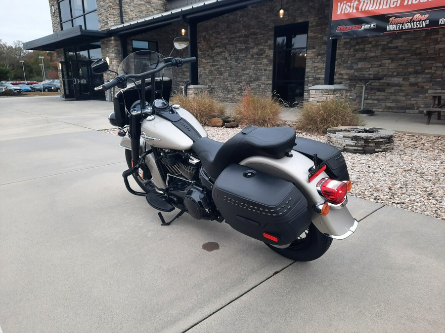 2018 Harley-Davidson® Heritage Classic Silver Fortune