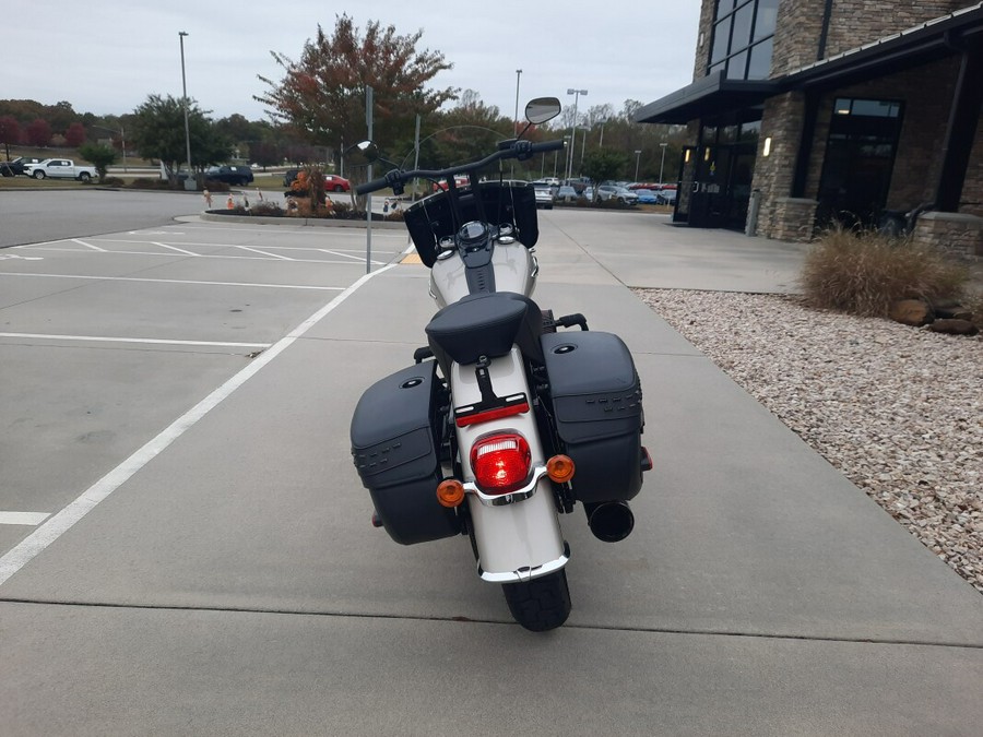 2018 Harley-Davidson® Heritage Classic Silver Fortune