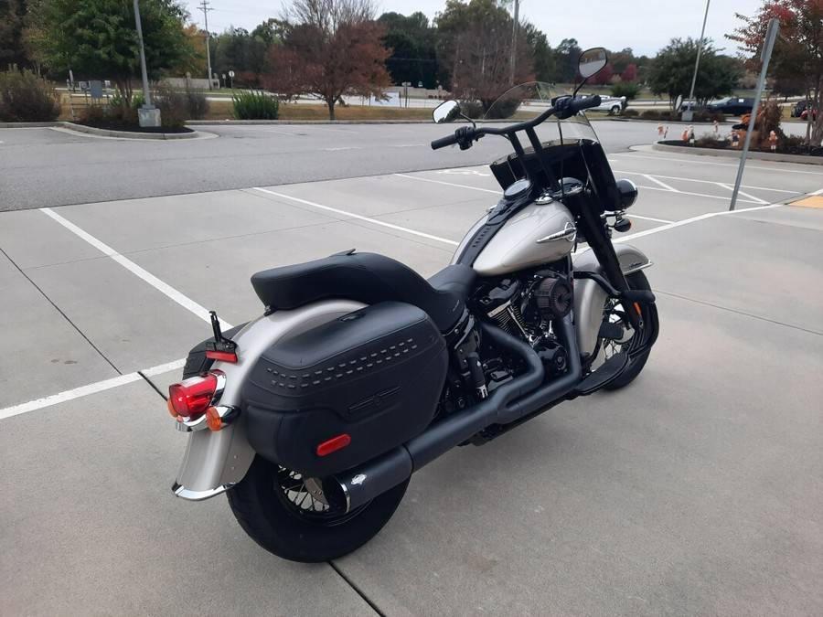 2018 Harley-Davidson® Heritage Classic Silver Fortune