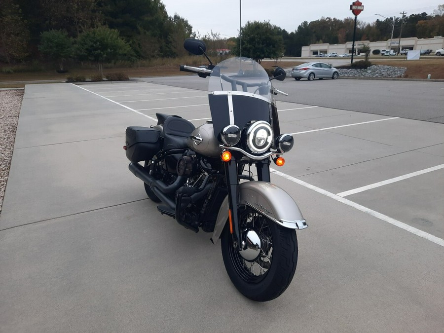 2018 Harley-Davidson® Heritage Classic Silver Fortune