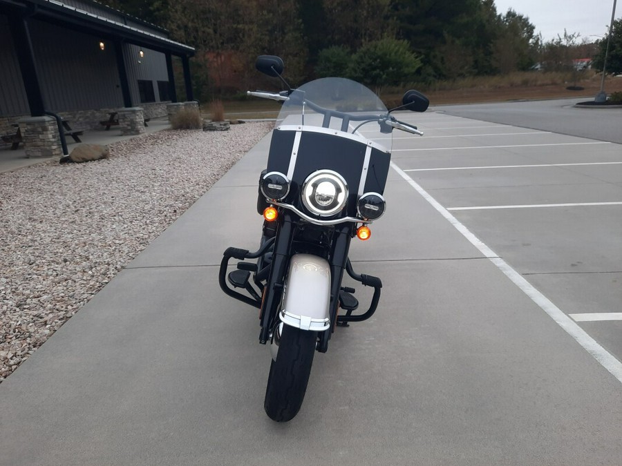 2018 Harley-Davidson® Heritage Classic Silver Fortune