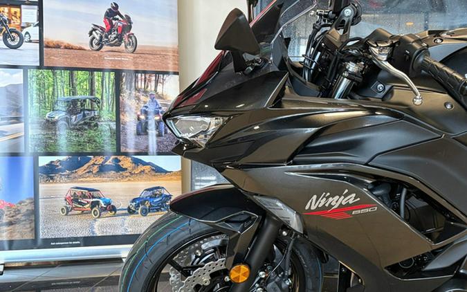 2026 Kawasaki Ninja 650 Base