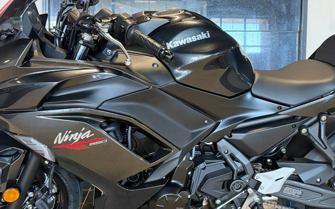 2026 Kawasaki Ninja 650 Base