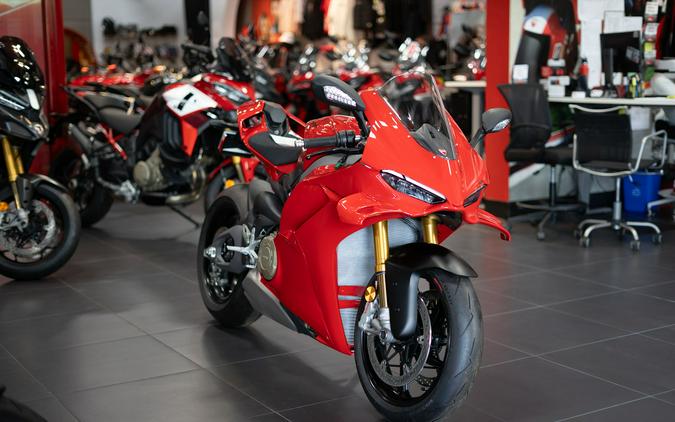 2025 Ducati Panigale V4 S