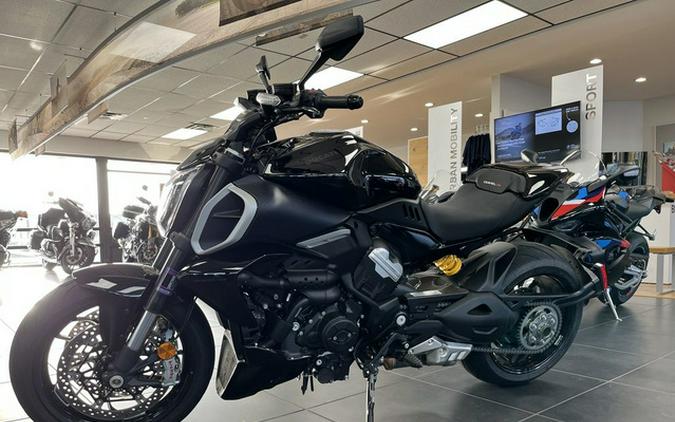 2023 Ducati Diavel V4 Thrilling Black