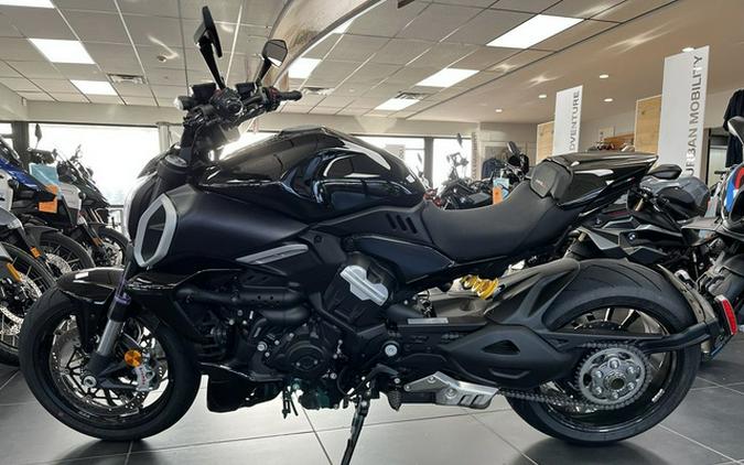 2023 Ducati Diavel V4 Thrilling Black