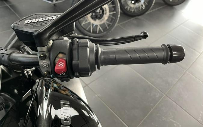 2023 Ducati Diavel V4 Thrilling Black