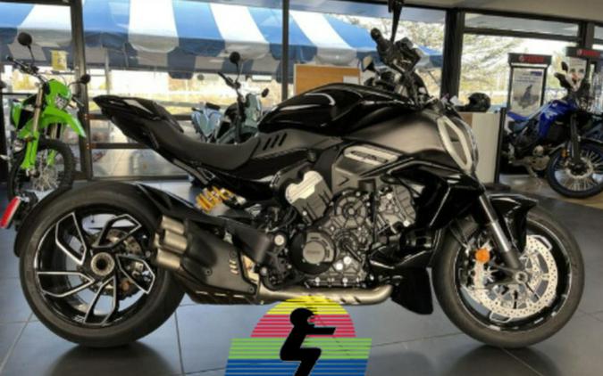 2023 Ducati Diavel V4 Thrilling Black