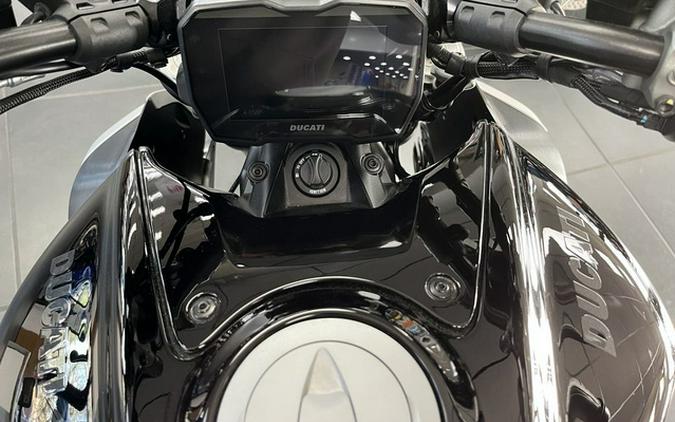 2023 Ducati Diavel V4 Thrilling Black