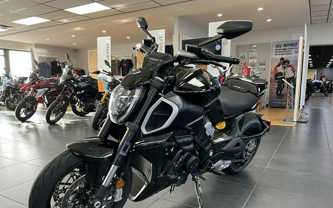 2023 Ducati Diavel V4 Thrilling Black
