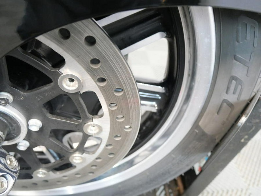 2023 Indian Motorcycle® Roadmaster® Black Metallic