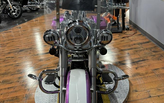 2016 Harley-Davidson® Softail® Deluxe BLACK W/PINSTRIPE