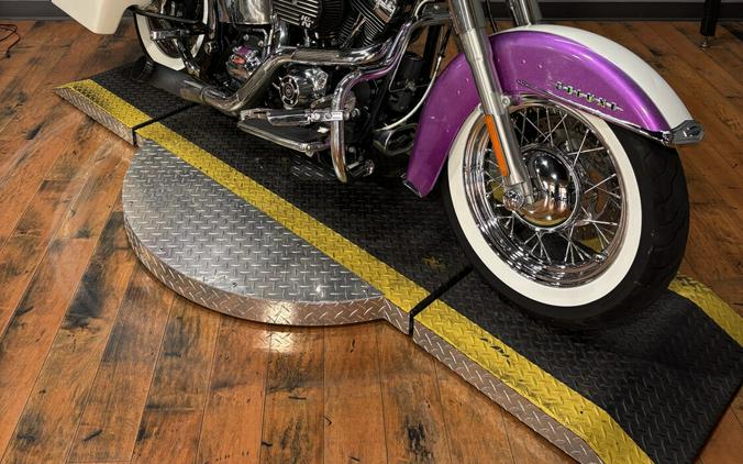 2016 Harley-Davidson® Softail® Deluxe BLACK W/PINSTRIPE