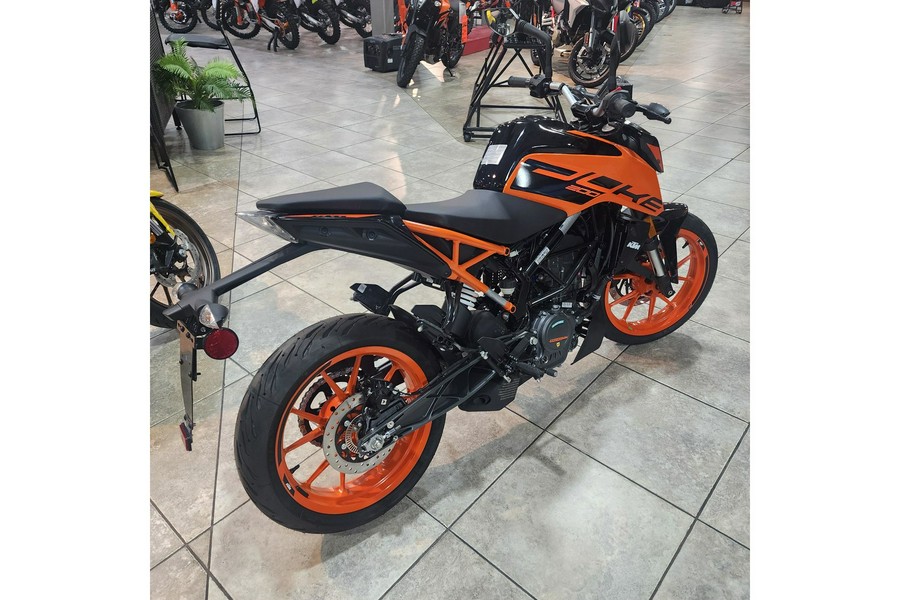 2023 KTM 200 Duke