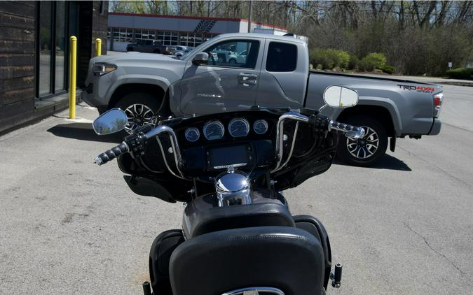 2014 Harley-Davidson® FLHTK Electra Glide® Ultra Limited - Two-Tone