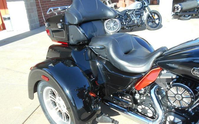 2011 Harley-Davidson® FLHTCUTG - Tri Glide® Ultra Classic®