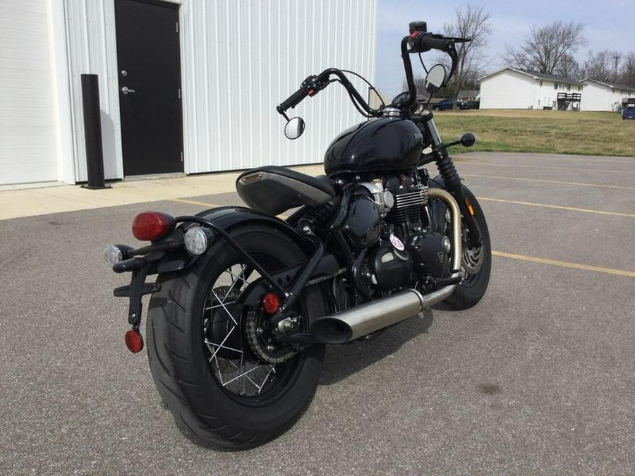 2022 Triumph Bonneville Bobber Jet Black