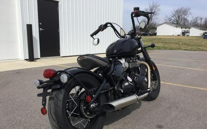 2022 Triumph Bonneville Bobber Jet Black