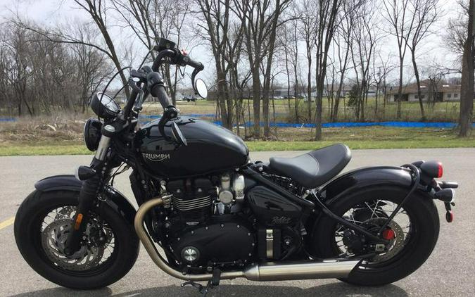 2022 Triumph Bonneville Bobber Jet Black