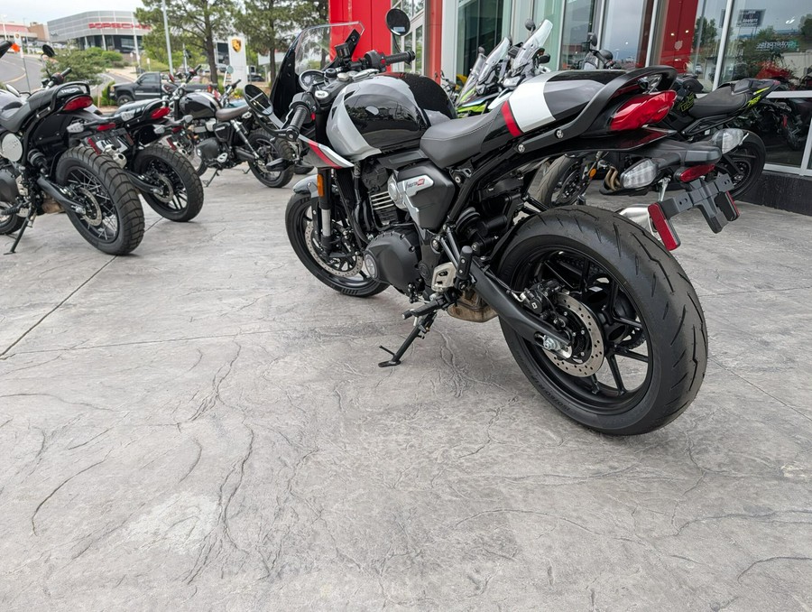 2026 Triumph Thruxton 400