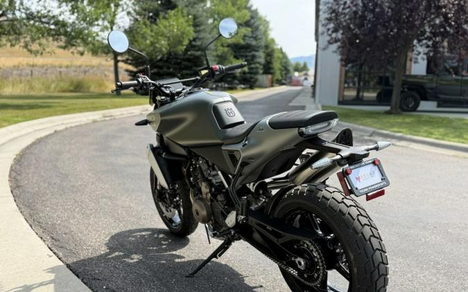 2027 Husqvarna SVARTPILEN 801