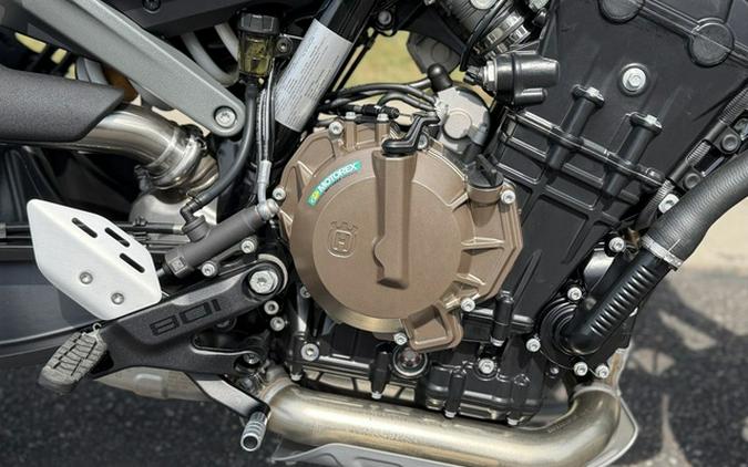 2027 Husqvarna SVARTPILEN 801