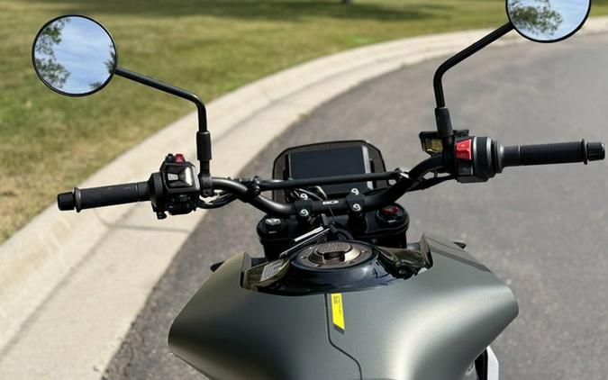 2027 Husqvarna SVARTPILEN 801