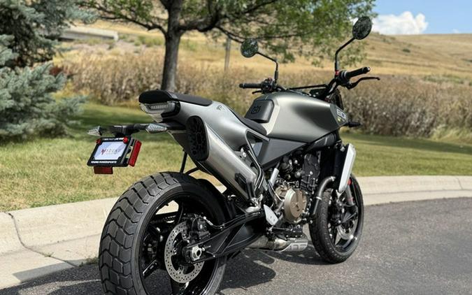 2027 Husqvarna SVARTPILEN 801