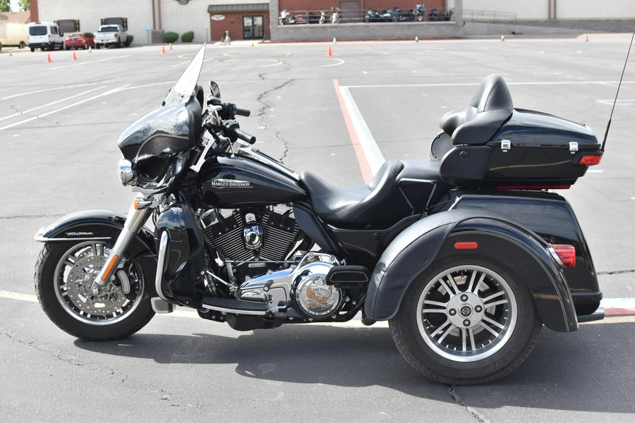 2016 TRI GLIDE ULTRA CLASSIC Black FLHTCUTG