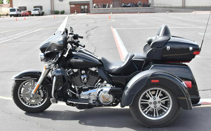2016 TRI GLIDE ULTRA CLASSIC Black FLHTCUTG