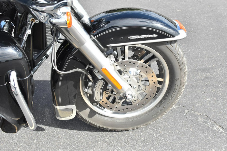 2016 TRI GLIDE ULTRA CLASSIC Black FLHTCUTG