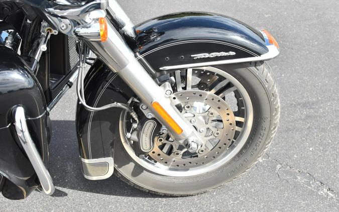 2016 TRI GLIDE ULTRA CLASSIC Black FLHTCUTG