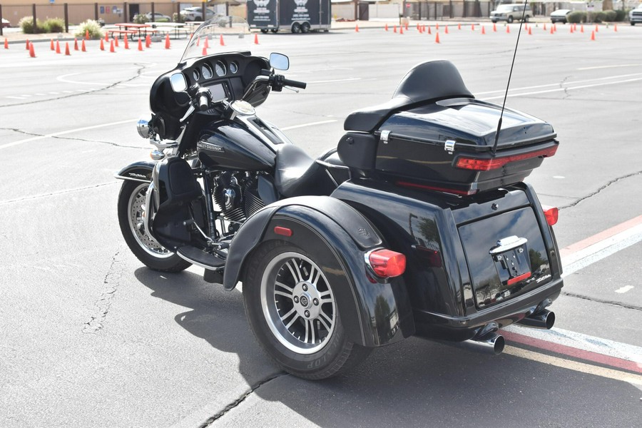 2016 TRI GLIDE ULTRA CLASSIC Black FLHTCUTG
