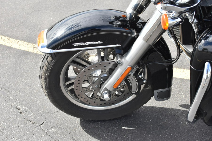 2016 TRI GLIDE ULTRA CLASSIC Black FLHTCUTG