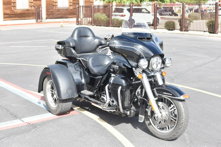2016 TRI GLIDE ULTRA CLASSIC Black FLHTCUTG
