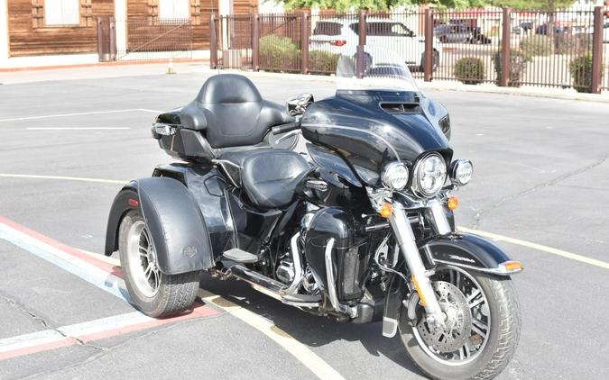 2016 TRI GLIDE ULTRA CLASSIC Black FLHTCUTG