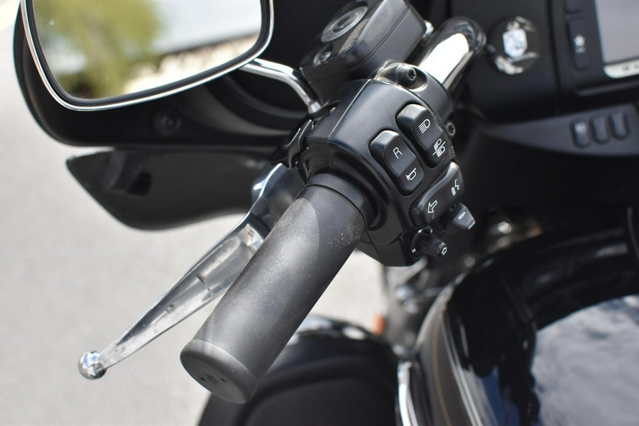 2016 TRI GLIDE ULTRA CLASSIC Black FLHTCUTG