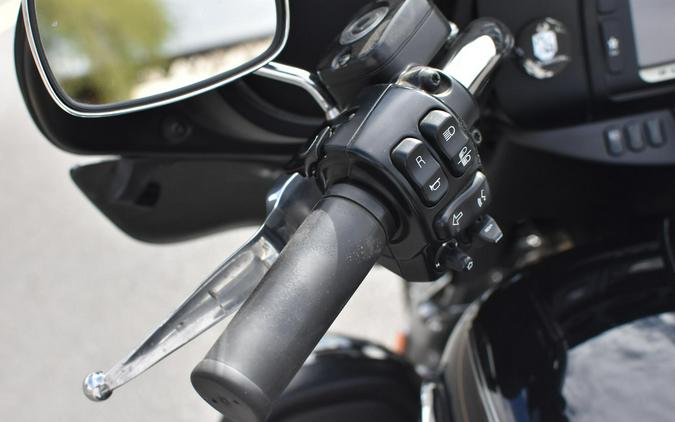 2016 TRI GLIDE ULTRA CLASSIC Black FLHTCUTG